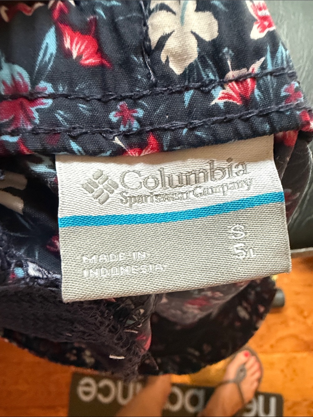 Columbia Floral Navy Women’s Elastic-Waist Shorts - Picture 3 of 3